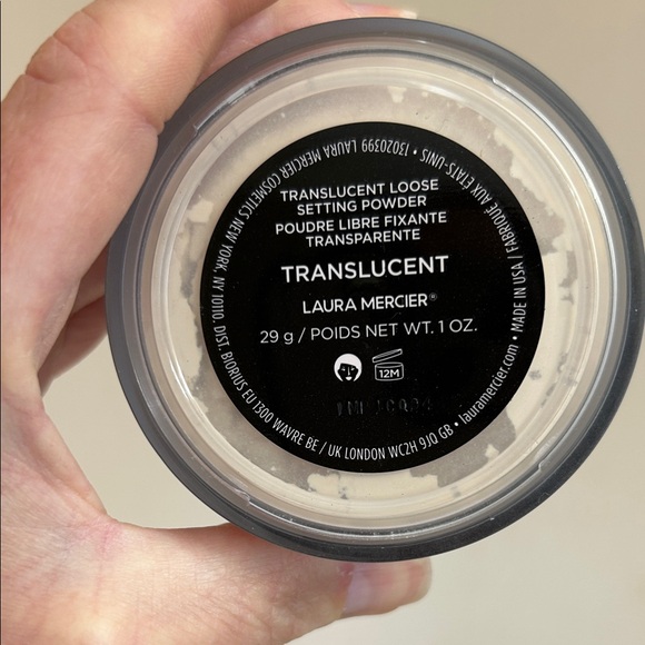 Laura Mercier Loose Setting Powder - Picture 2 of 3